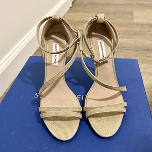 NEW Saks Fifth Avenue glittery gold strappy heels size 6